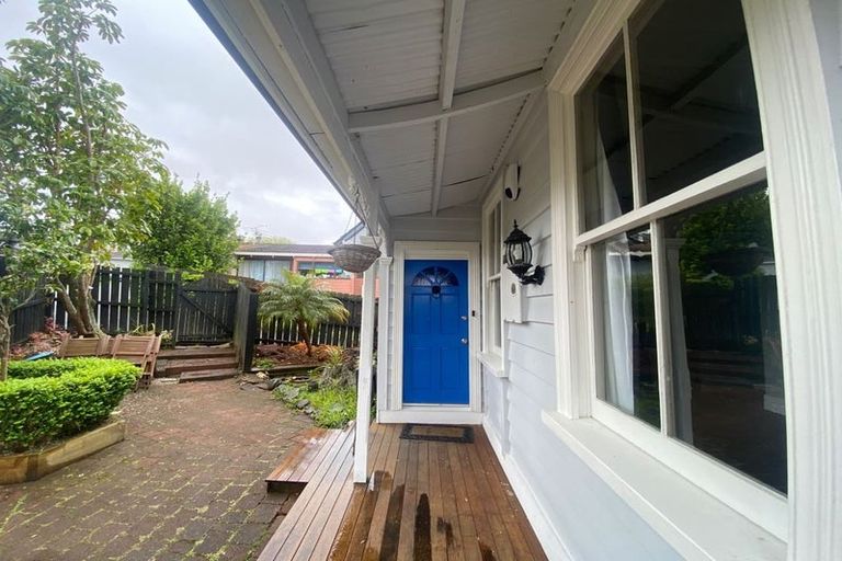 Photo of property in 2/8 Clare Place, Glenfield, Auckland, 0629