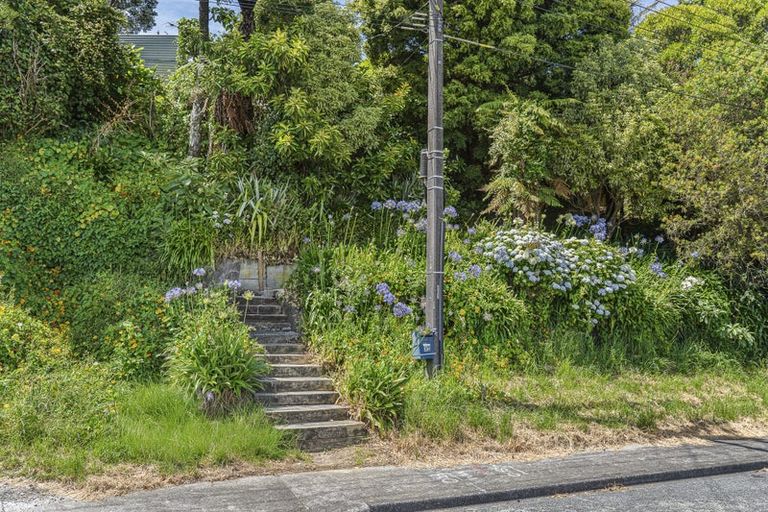 Photo of property in 35 Queens Road, Glen Avon, New Plymouth, 4312