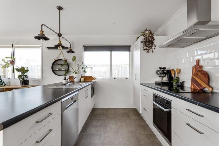 Photo of property in 19 Cupples Street, Papamoa Beach, Papamoa, 3118