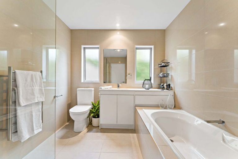 Photo of property in 34 Sunnyhaven Avenue, Beach Haven, Auckland, 0626