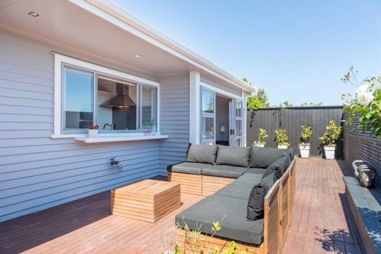 Photo of property in 29 Kiriwai Road, Paremata, Porirua, 5024