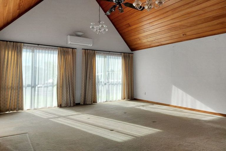 Photo of property in 7 Sunrise Lane, Te Atatu South, Auckland, 0610