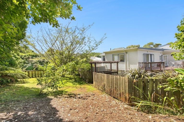 Photo of property in 34 Lincoln Avenue, Tawa, Wellington, 5028