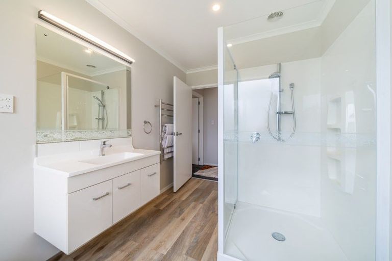 Photo of property in 3 Te Kaeaea Crescent, Wallaceville, Upper Hutt, 5018