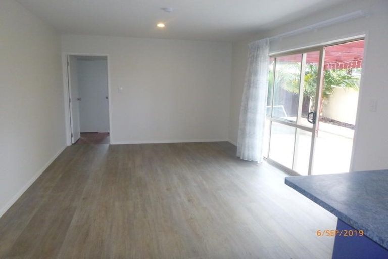 Photo of property in 1 Waimanu Bay Drive, Te Atatu Peninsula, Auckland, 0610