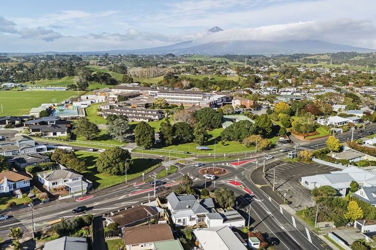 Photo of property in 200 Tukapa Street, Westown, New Plymouth, 4310