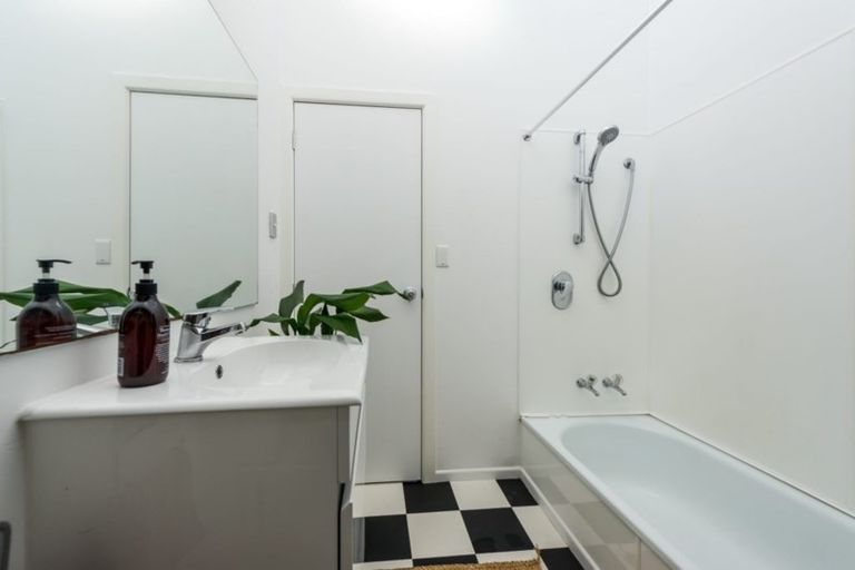 Photo of property in 3/7 Lydia Avenue, Northcote, Auckland, 0627