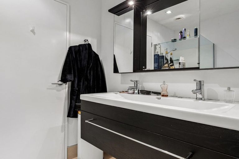 Photo of property in 29 Straven Road, Riccarton, Christchurch, 8011