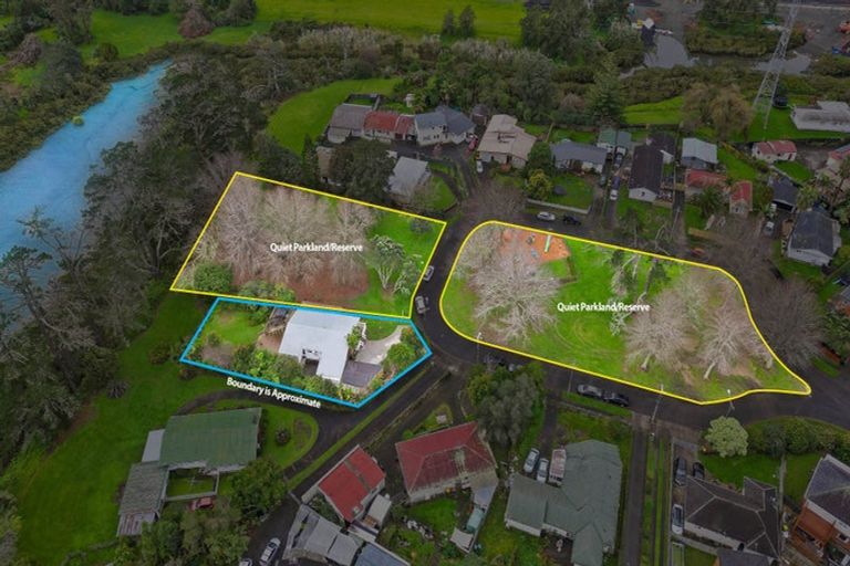 Photo of property in 36 Pandora Place, Pakuranga, Auckland, 2010