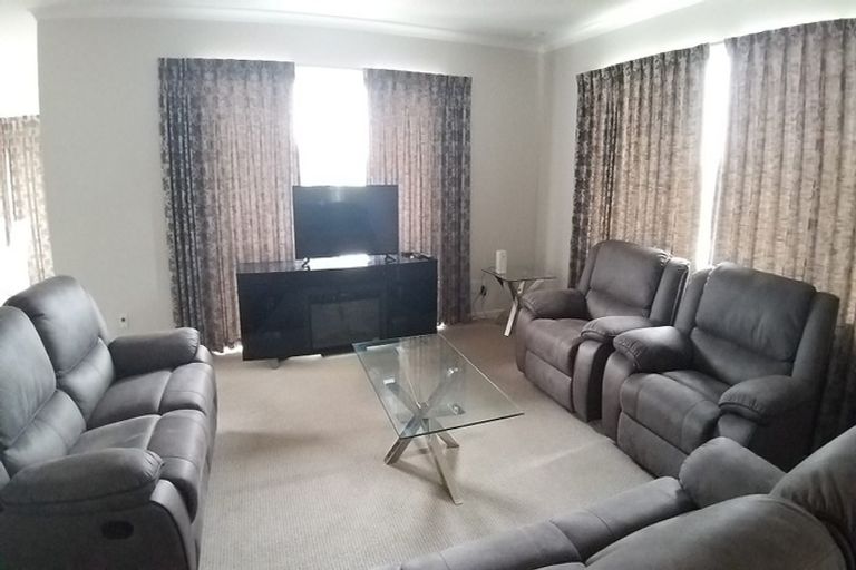 Photo of property in 1 Portofina Place, Flat Bush, Auckland, 2019