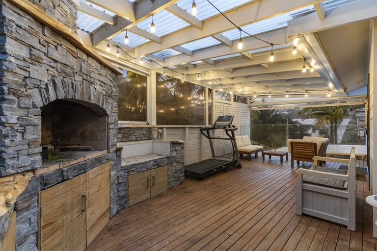 Photo of property in 1/690 Beach Road, Browns Bay, Auckland, 0630