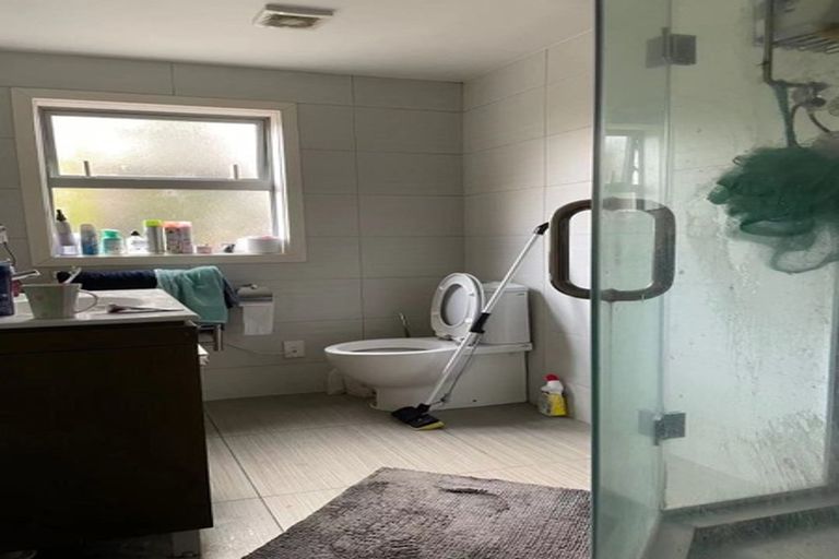 Photo of property in 4 Seaton Road, Murrays Bay, Auckland, 0630