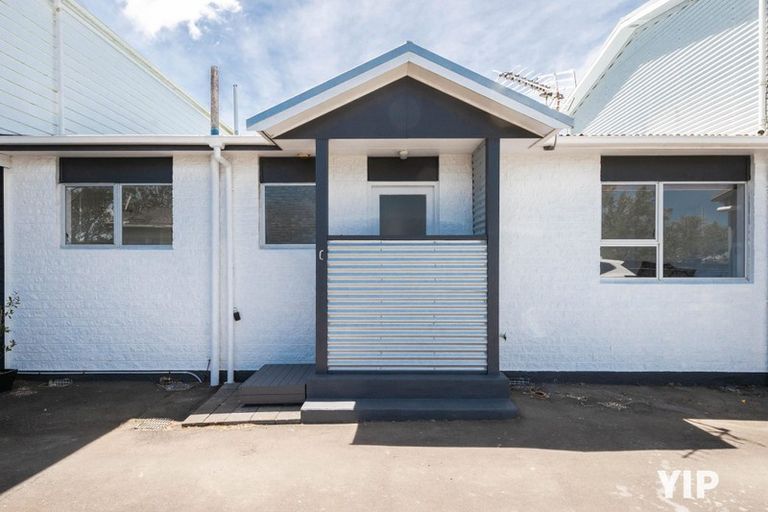 Photo of property in 7c Cheyne Walk, Newlands, Wellington, 6037