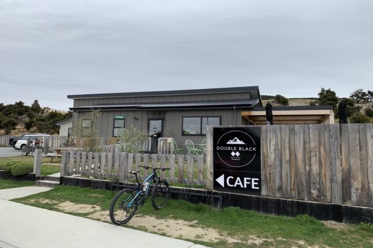 Photo of property in 33 Kingfisher Crescent, Albert Town, Wanaka, 9305