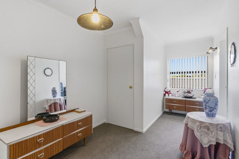 Photo of property in 11 Oakwood Grove, Paraparaumu Beach, Paraparaumu, 5032