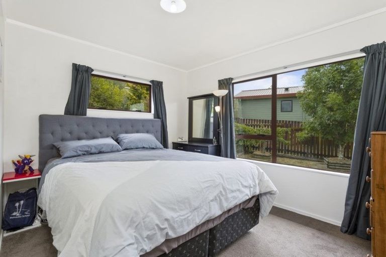 Photo of property in 3 Lorena Place, West Harbour, Auckland, 0618