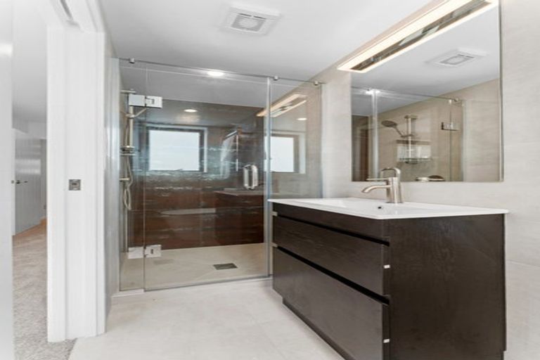 Photo of property in 8/18 Sylvan Crescent, Te Atatu South, Auckland, 0610