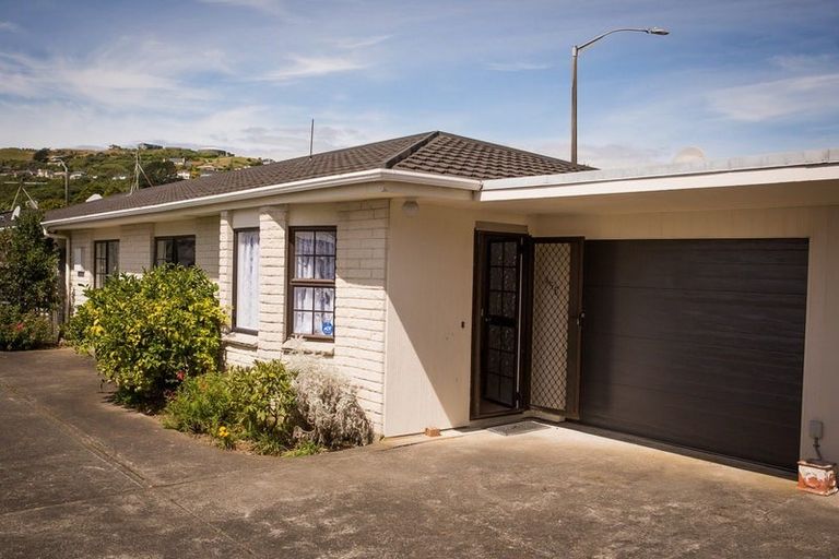 Photo of property in 45c Oxford Street, Tawa, Wellington, 5028