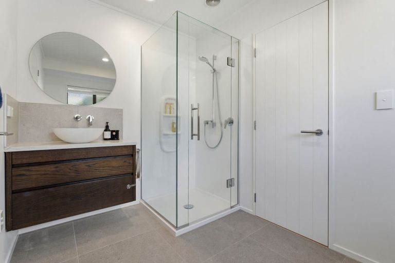 Photo of property in 2/11 Seaview Road, Castor Bay, Auckland, 0620