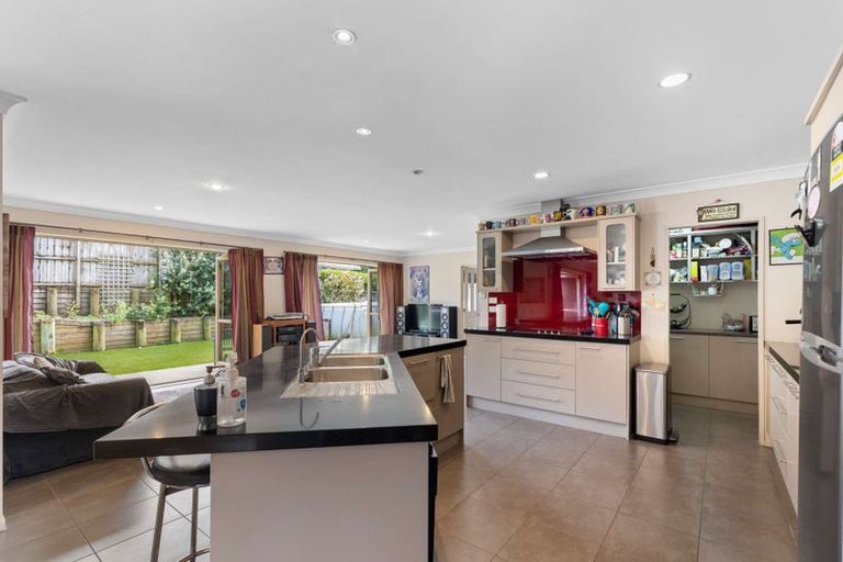 Photo of property in 5 Ernest Shackleton Place, Waiuku, 2123