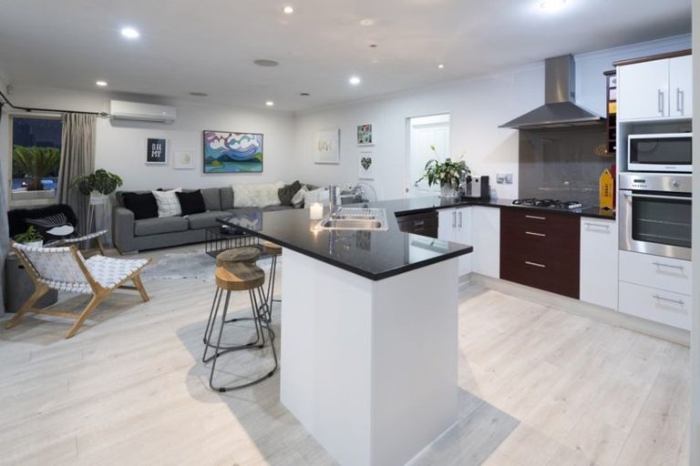 Photo of property in 148 John Brooke Crescent, East Tamaki Heights, Auckland, 2016