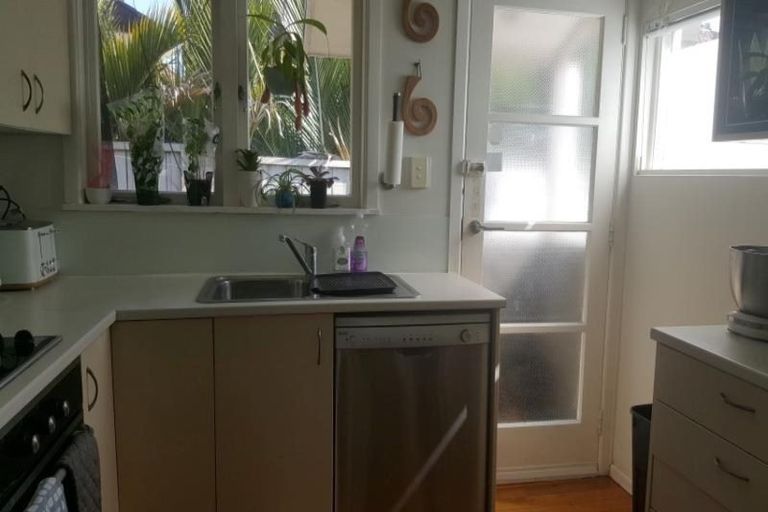 Photo of property in 1/12a Sanders Avenue, Takapuna, Auckland, 0622