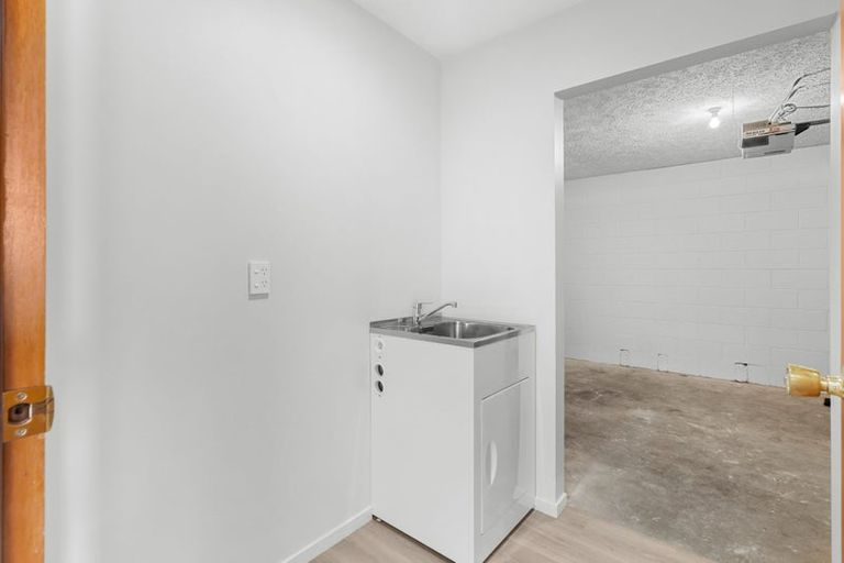 Photo of property in 2/23 Division Street, Riccarton, Christchurch, 8041