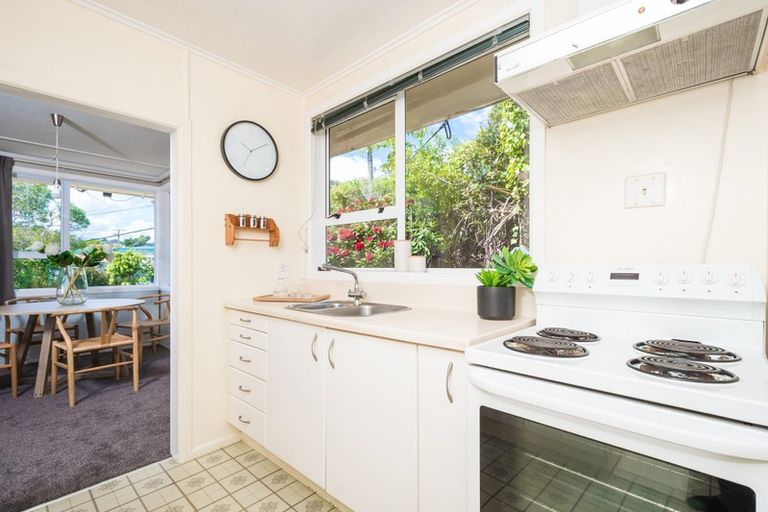 Photo of property in 8 Link Road, Newlands, Wellington, 6037