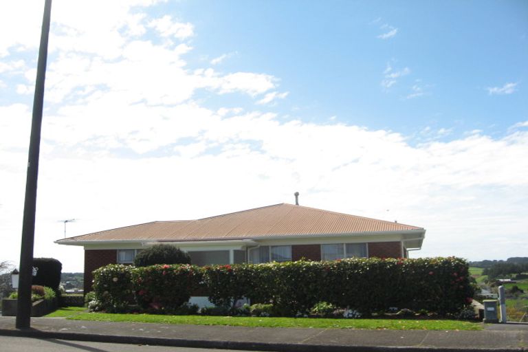 Photo of property in 8 Hillcrest Street, Glen Avon, New Plymouth, 4312
