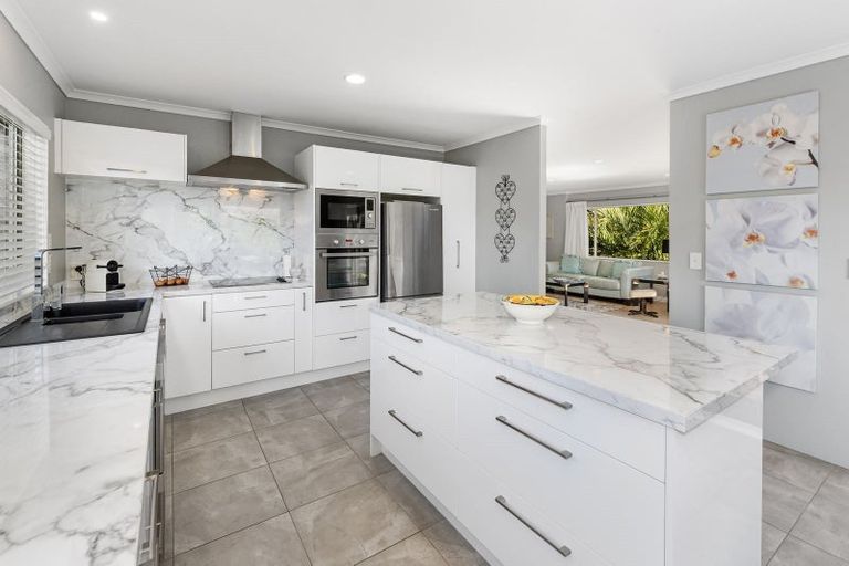 Photo of property in 2/13 Arran Road, Browns Bay, Auckland, 0630