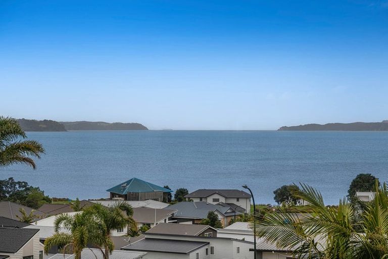 Photo of property in 9 Merehai Place, Snells Beach, 0920