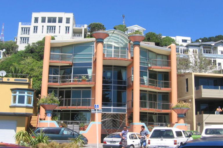 Photo of property in 2/226 Oriental Parade, Oriental Bay, Wellington, 6011