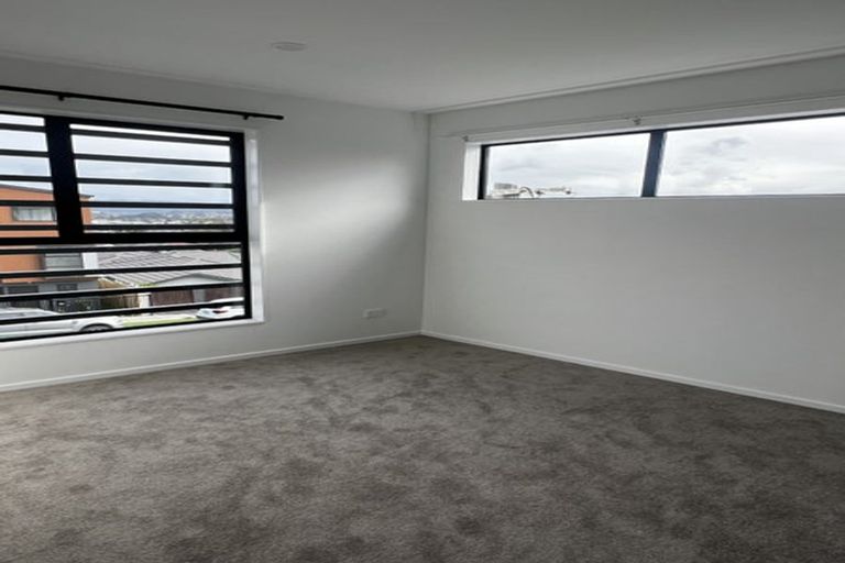 Photo of property in 7/233 Great North Road, Henderson, Auckland, 0612