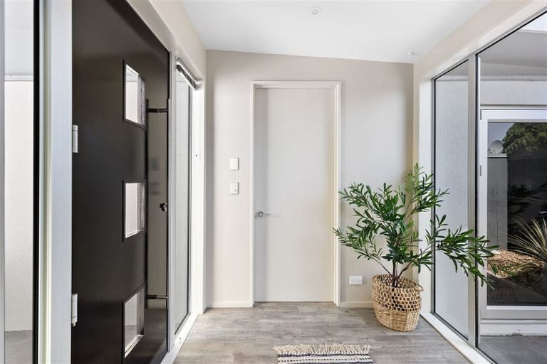 Photo of property in 11 Linkwater Way, Parklands, Christchurch, 8083