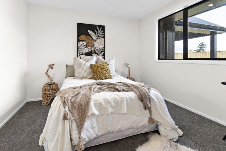 Photo of property in 6 Kakariki Crescent, Carterton, 5713