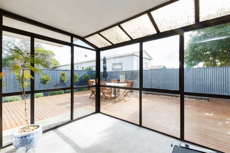 Photo of property in 83 Shamrock Street, Takaro, Palmerston North, 4412