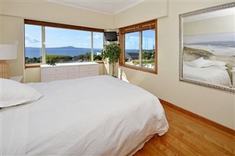 Photo of property in 28 Churchill Road, Murrays Bay, Auckland, 0630