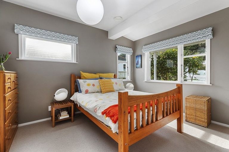Photo of property in 14 Edinburgh Terrace, Berhampore, Wellington, 6023