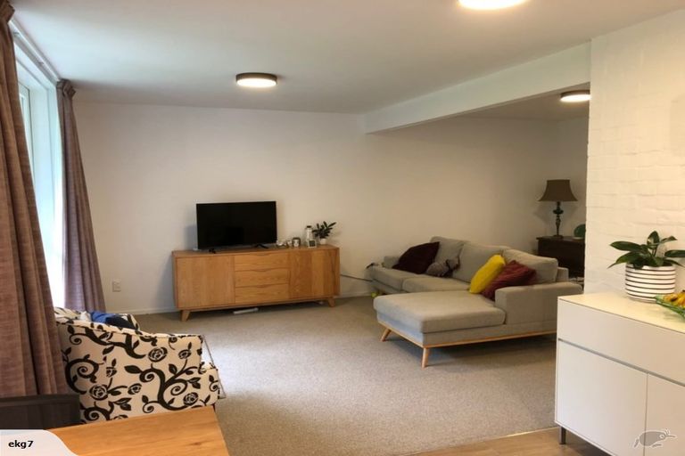 Photo of property in 141 Churton Drive, Churton Park, Wellington, 6037