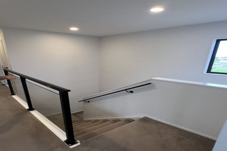 Photo of property in 1 Wyon Way, Flat Bush, Auckland, 2016