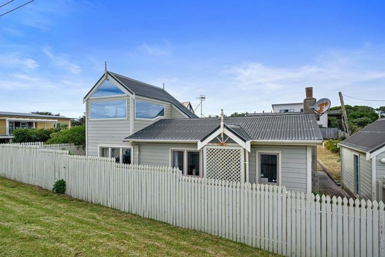 Photo of property in 92 Marine Parade, Otaki Beach, Otaki, 5512