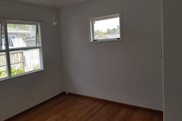 Photo of property in 21 La Rosa Street, Green Bay, Auckland, 0604