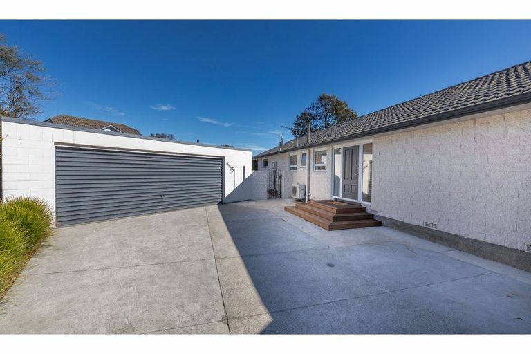 Photo of property in 19 Lombard Place, Avonhead, Christchurch, 8042