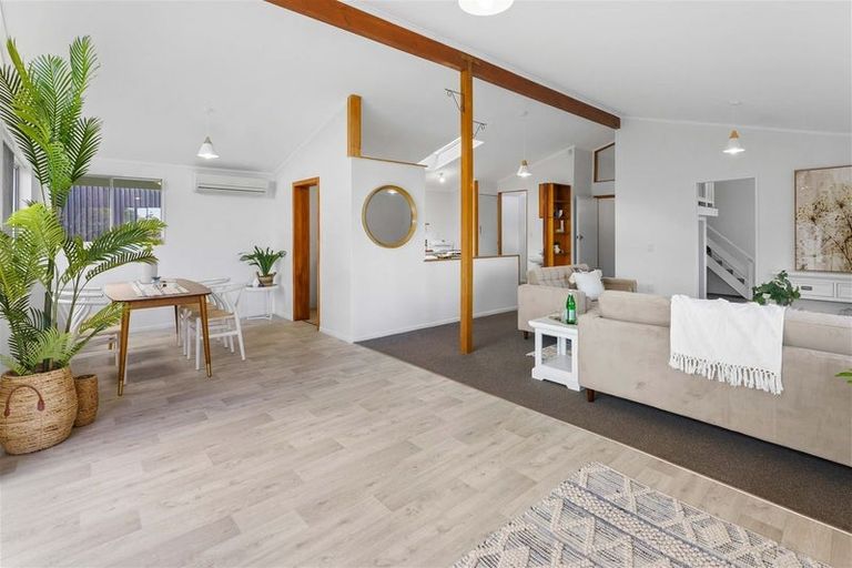 Photo of property in 15 Ruru Street, Waikanae, 5036