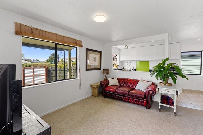 Photo of property in 88 Queens Road, Waikanae Beach, Waikanae, 5036