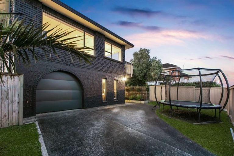 Photo of property in 1/1a Gordon Avenue, Forrest Hill, Auckland, 0620