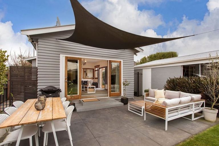 Photo of property in 32 Windermere Road, Papanui, Christchurch, 8053