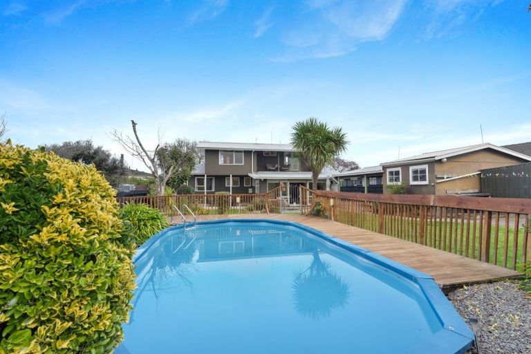 Photo of property in 19 Hillcrest Drive, Kelvin Grove, Palmerston North, 4414