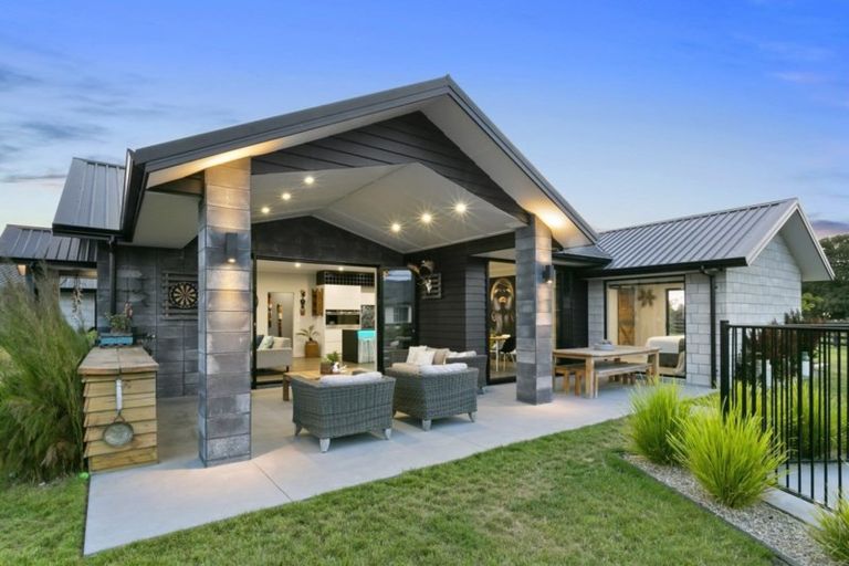 Photo of property in 45 Mike Smith Drive, Cambridge, 3434