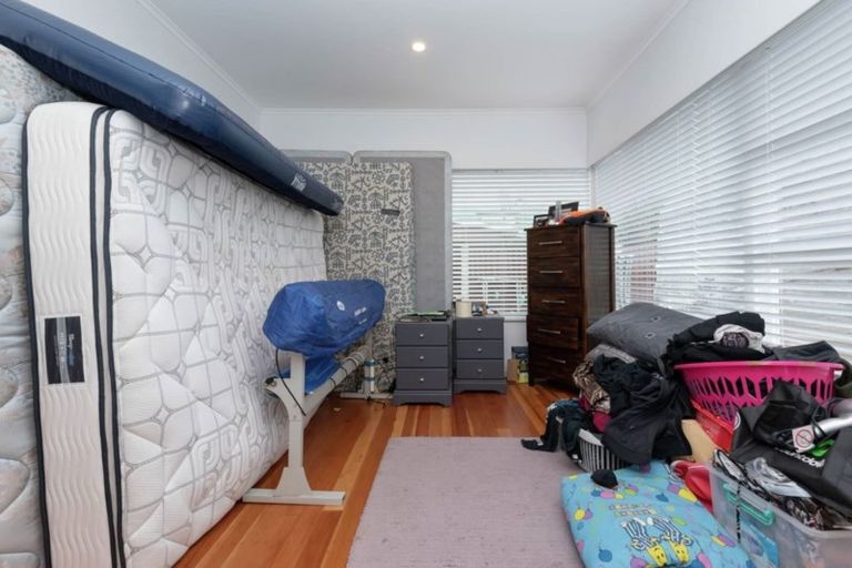 Photo of property in 100 Botany Road, Botany Downs, Auckland, 2010